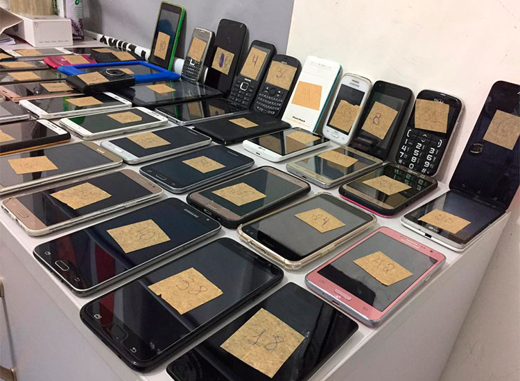 Secretaria procura proprietários de 54 celulares apreendidos em operações