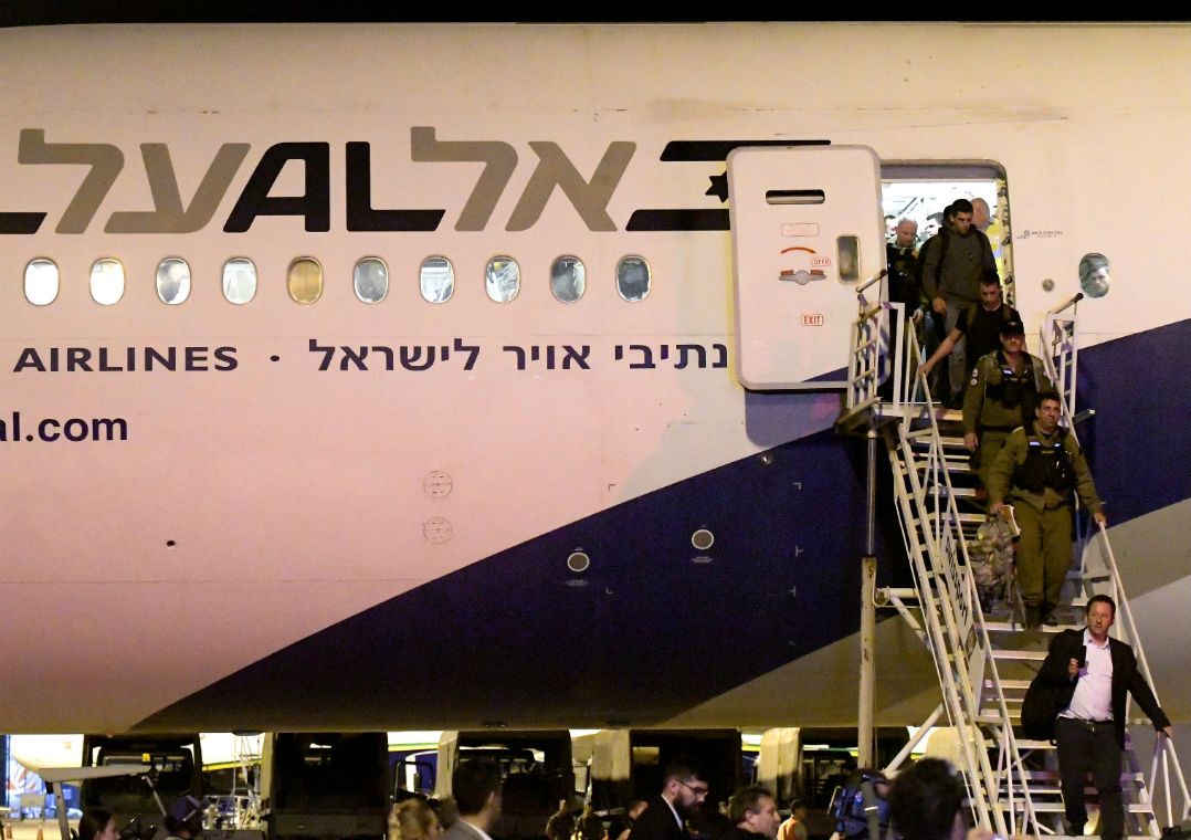 Avião com ajuda israelense pousa no aeroporto de Confins para ajudar em Brumadinho