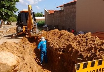 Agespisa executa 50% da obra de esgotamento sanitário de Piripiri