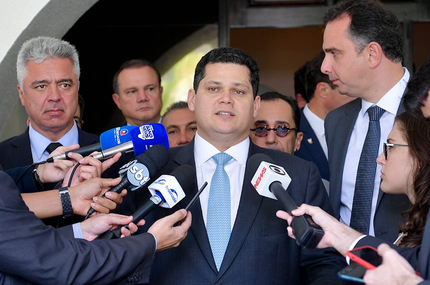 Davi Alcolumbre quer aclamação simultânea dos presidentes das comissões nesta quarta