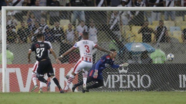 Tiago Reis marca, Vasco vence o Bangu e pega o Flamengo na final da Taça Rio