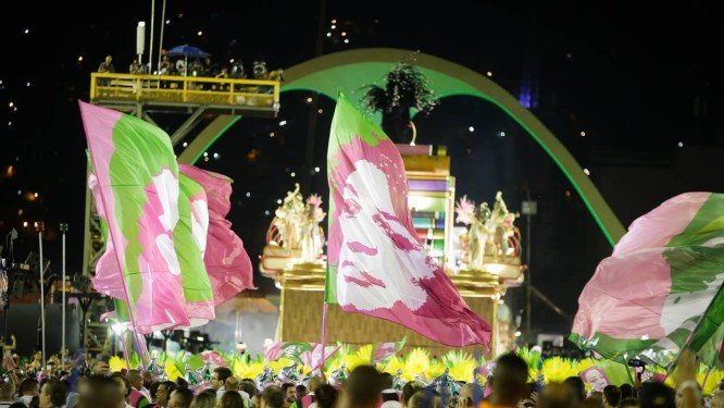 Mangueira  é a grande campeã no carnaval do Rio