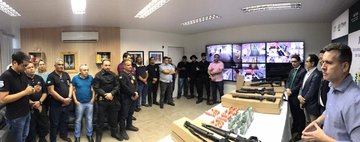 Sejus entrega novos armamentos e identidades funcionais para agentes penitenciários