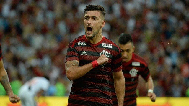 Flamengo empata no fim, vence o Vasco nos pênaltis e conquista a Taça Rio