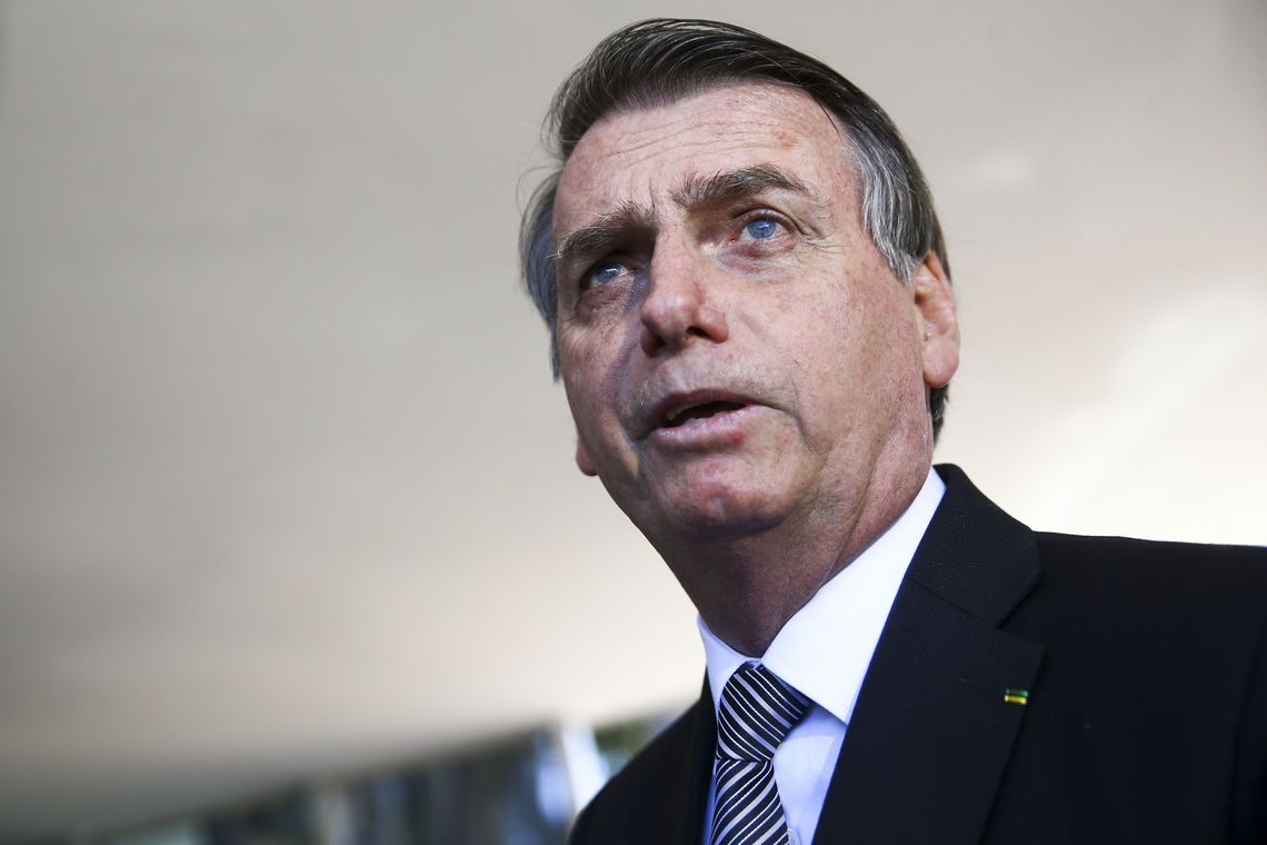 Bolsonaro pede que reivindicações dos policiais sejam atendidas