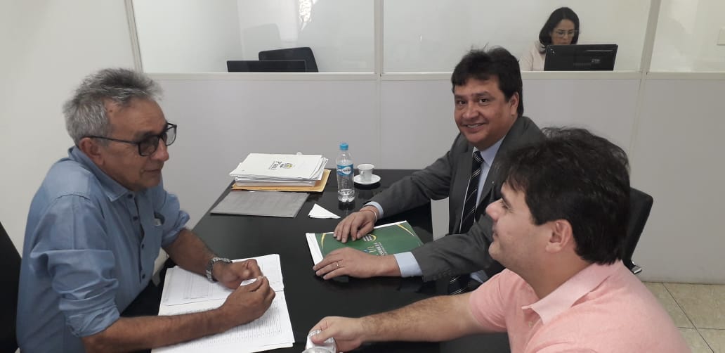 Pedro Calixto recebe deputados no Palácio de Karnak