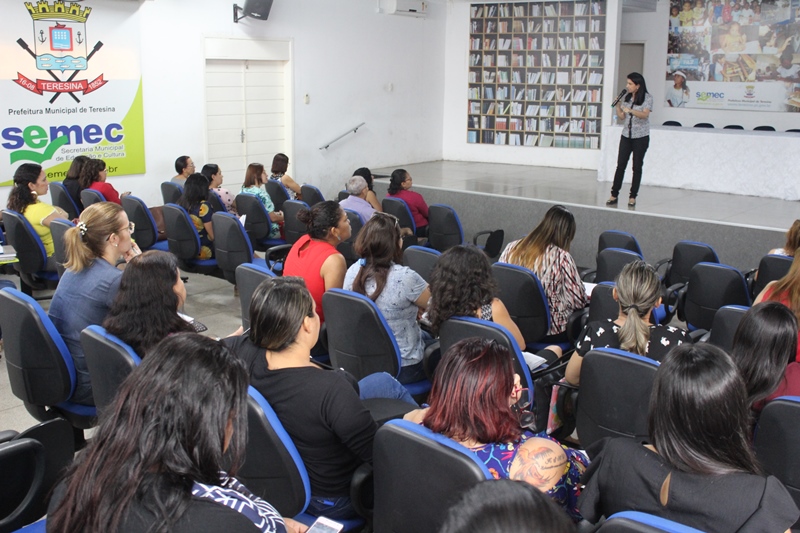 Professores da rede municipal entram de férias com a primeira parcela do 13º salário na conta