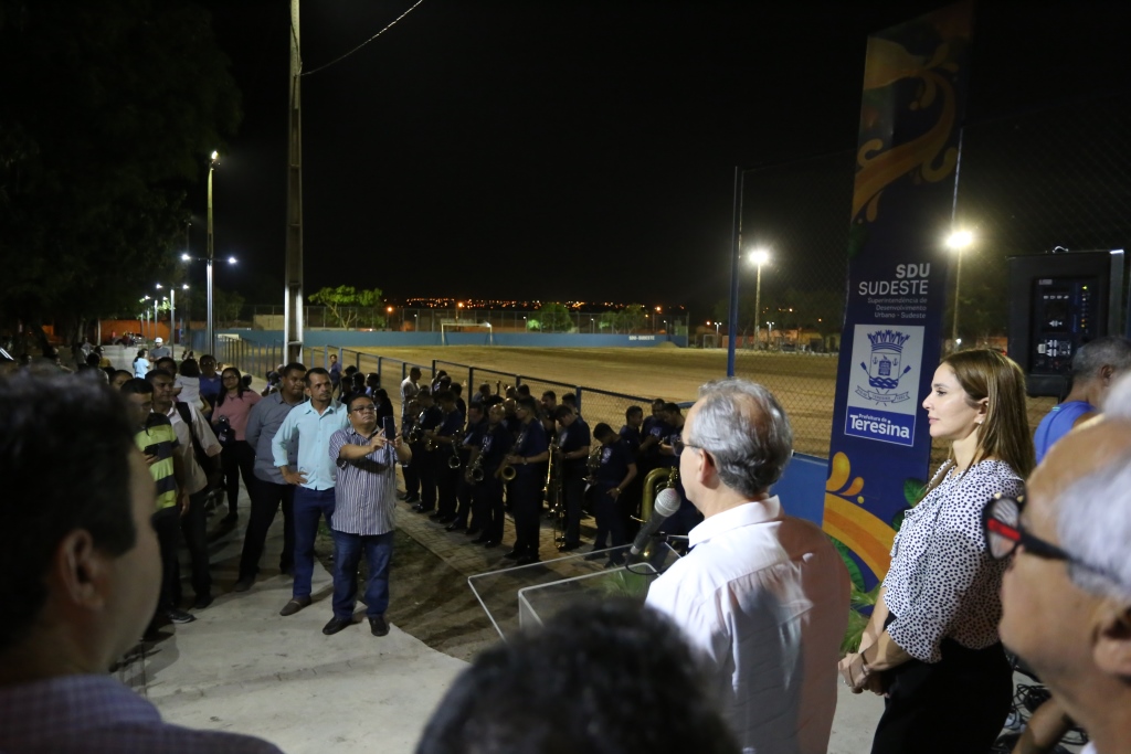 Prefeitura de Teresina entrega para população do Dirceu II a urbanização do Campo Carlos Lima