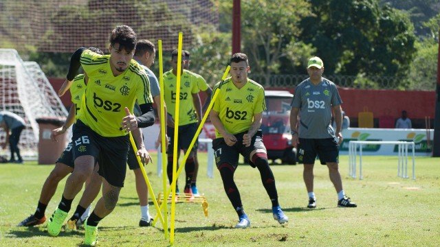 Super reforçado, Flamengo não tem mais atleta da base titular em formação ideal