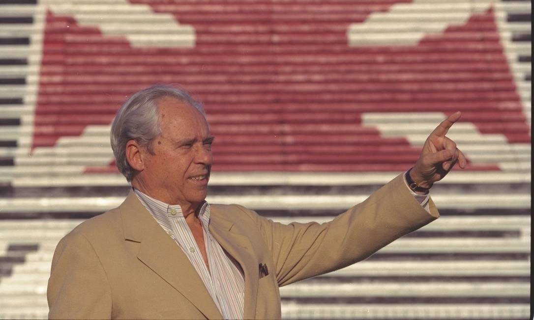 Morre Antônio Soares Calçada, presidente mais vitorioso da história do Vasco