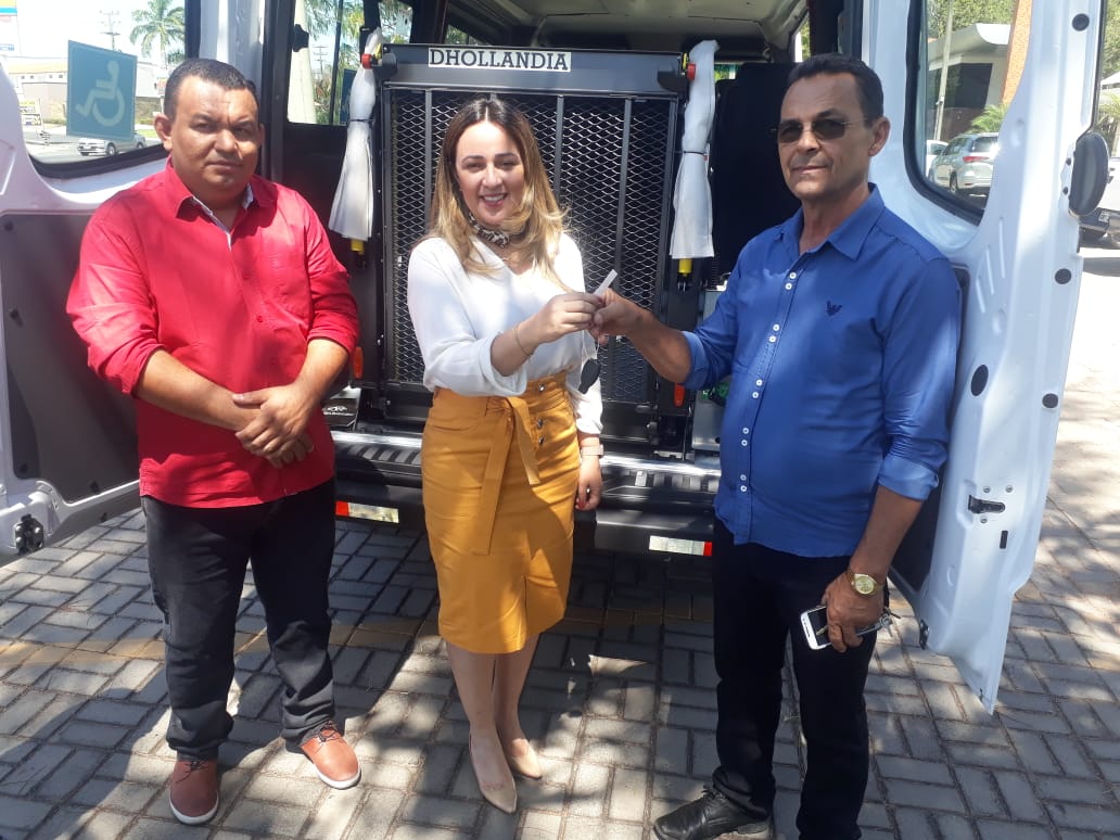 São João da Serra recebe veículo para transporte de doente renais
