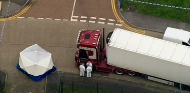 Caminhão é encontrado no Reino Unido com 39 pessoas mortas