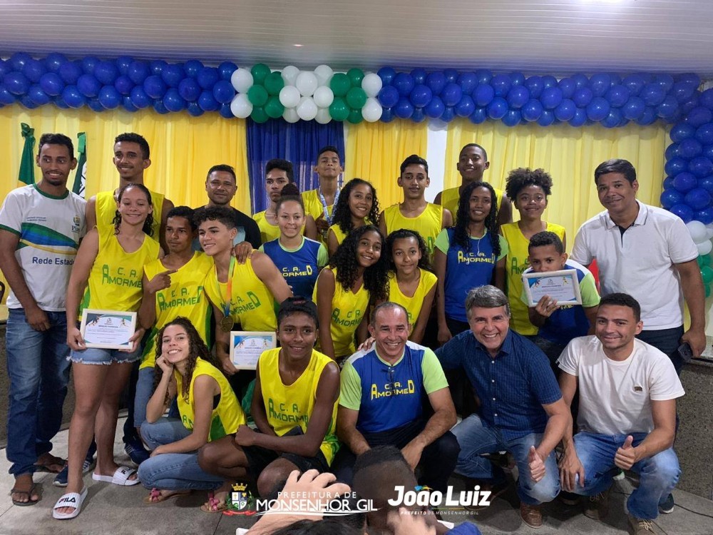 Atletas de Monsenhor Gil são recebidos pelo prefeito em solenidade na manhã desta sexta (25)