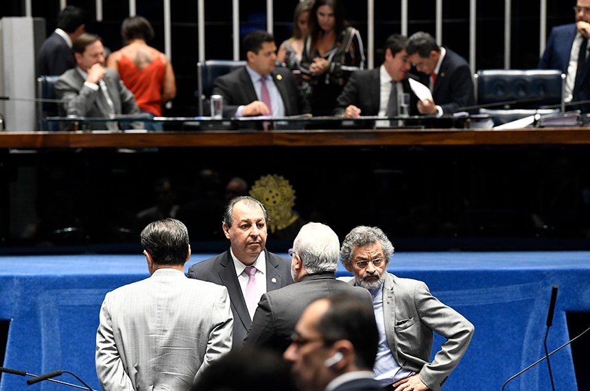 Senado aprova distribuição de recursos do leilão do pré-sal