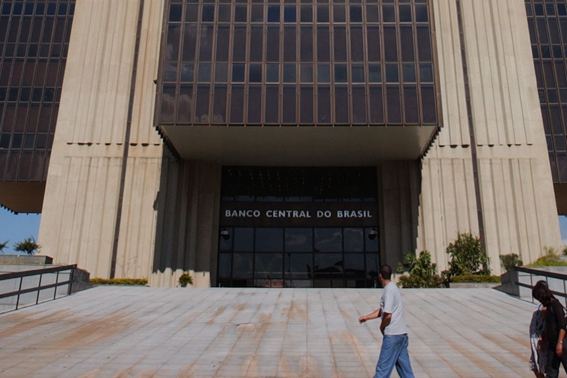 Estimativa de inflação cai pela 11ª vez seguida para 3,26%