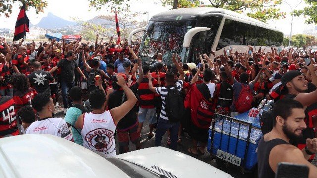 Flamengo decide embarcar por terminal de cargas e frustra AeroFla