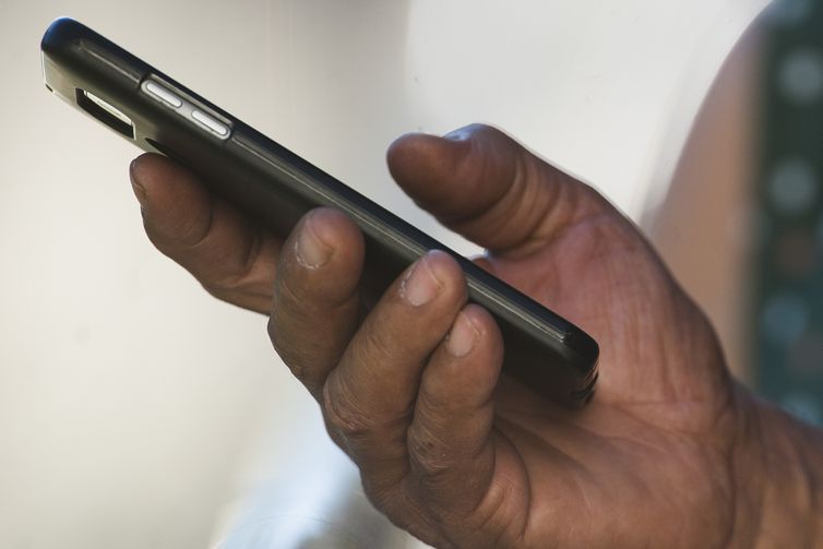 Celulares pré-pagos desatualizados são bloqueados hoje em 17 estados
