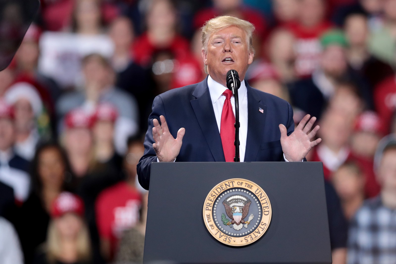 Câmara dos Estados Unidos aprova impeachment de Donald Trump