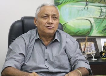 Robert Bronw é reeleito para a presidência da FPF