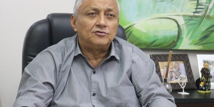 Robert Bronw é reeleito para a presidência da FPF