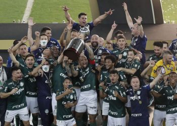 Palmeiras é eleito o melhor do mundo, título inédito para o país
