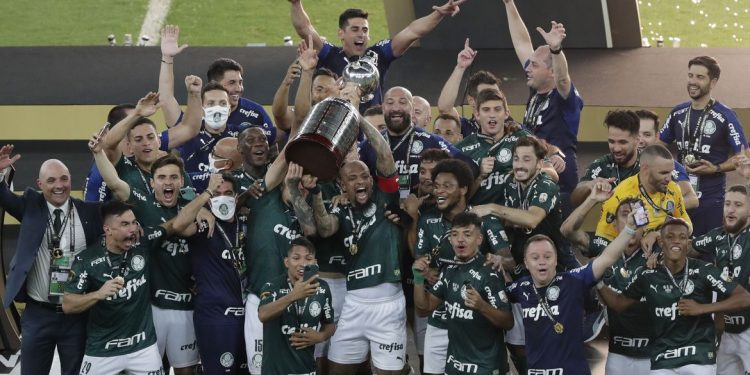 Palmeiras é eleito o melhor do mundo, título inédito para o país