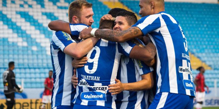 Avaí segura empate com URT e avança à 2ª fase da Copa do Brasil
