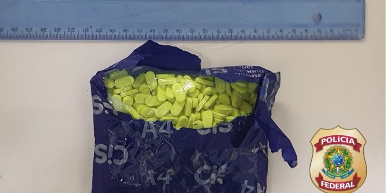 Mulher é presa com 500 comprimidos de ecstasy na zona Leste