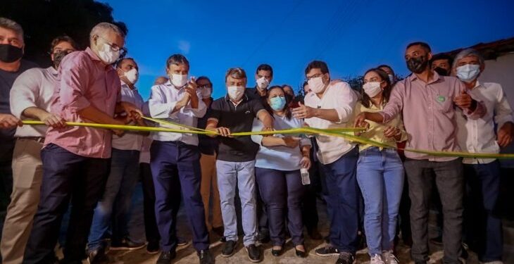 Governador Wellington Dias entrega e autoriza obras na cidade de Monsenhor Gil