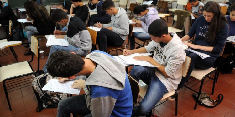 Novo ensino médio começa a ser implementado este ano