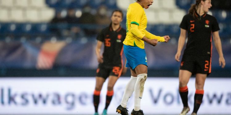 Seleção feminina empata com a Holanda na estreia do Torneio da França