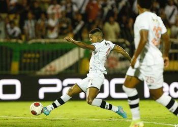 Raniel faz gol, Vasco derrota o Audax e fica próximo da semifinal do Carioca