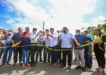 Governador vistoria obras de asfaltamento dos trechos que ligam Parnaíba à Pedra do Sal