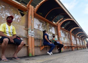 CRISE NO TRANSPORTE COLETIVO: Greve entra no 4º dia em Teresina e passageiros enfrentam dificuldades
