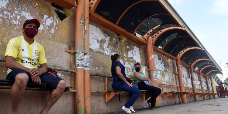 CRISE NO TRANSPORTE COLETIVO: Greve entra no 4º dia em Teresina e passageiros enfrentam dificuldades