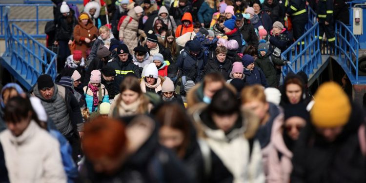 Mais de 1,7 milhão de pessoas já fugiram da Ucrânia, diz ONU