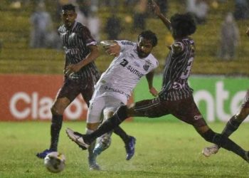 Nos pênaltis Santos leva melhor contra o Fluminense do Piauí, após empate de 1 X 1