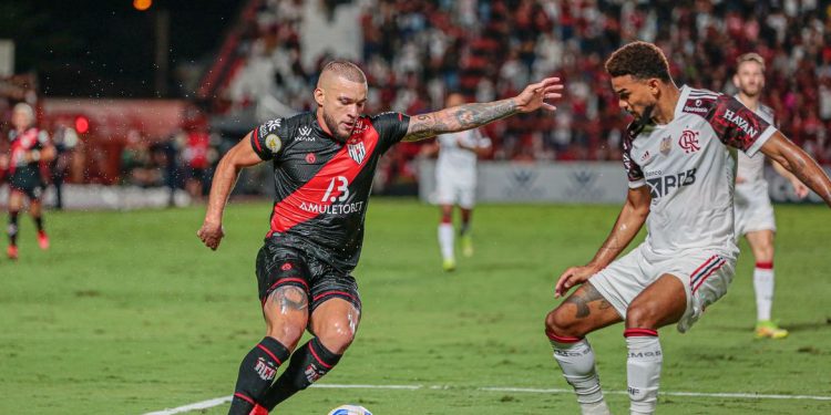 Pressionado pela torcida Flamengo enfrenta o Atlético-GO neste sábado (9), na abertura do Brasileirão