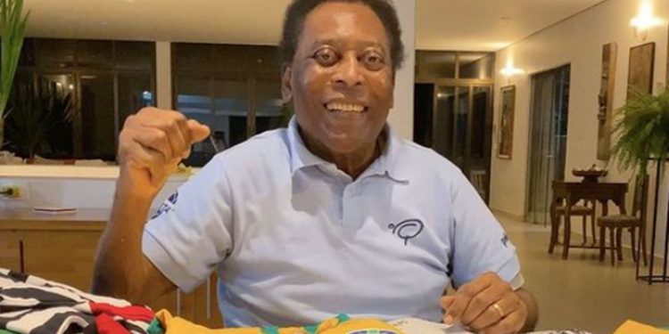 Pelé volta a ser internado para seguir tratamento de tumor