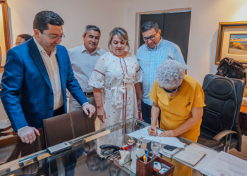 Governadora Regina assina ordem para construção de nova escola em Fartura do Piauí