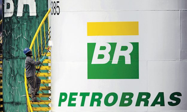 Ministro diz que governo não pode interferir nos preços da Petrobras