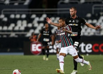 Brasileiro: Botafogo e Fluminense se enfrentam em busca de vaga no G4