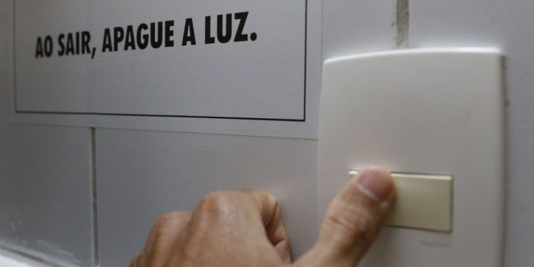 ALIVIO NO BOLSO: Aneel anuncia que não haverá cobrança extra para o mês de julho