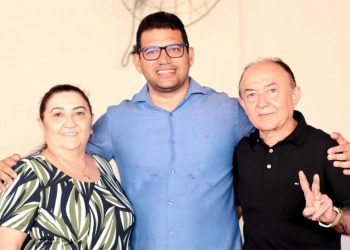 Didiu, ex-prefeito de Paulistana, com seu grupo aderem a pré-candidatura de Dr. Thales Coelho
