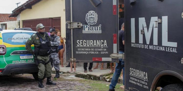 Brasil tem menor taxa de homicídios em 10 anos, mas ainda é líder mundial