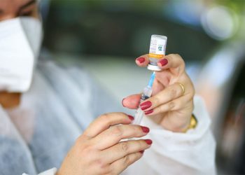 Domingo com 5 UBS ofertando vacinas contra covid, gripe e sarampo em Teresina