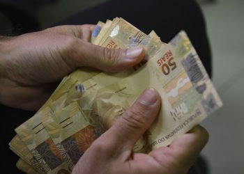 Promulgada lei que fixa o valor do salário mínimo em R$ 1.212,00