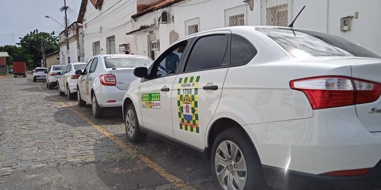 Auxílio para taxistas e caminhoneiros começa a ser pago em agosto