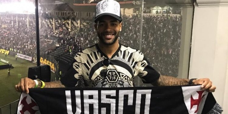 Alex Teixeira aceita proposta e acerta volta ao Vasco após 12 anos
