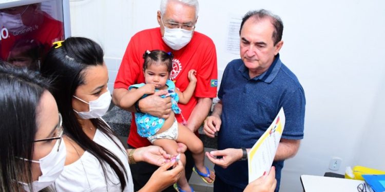 Prefeitura de Floriano aplica quase mil doses de vacina contra poliomielite no Dia D